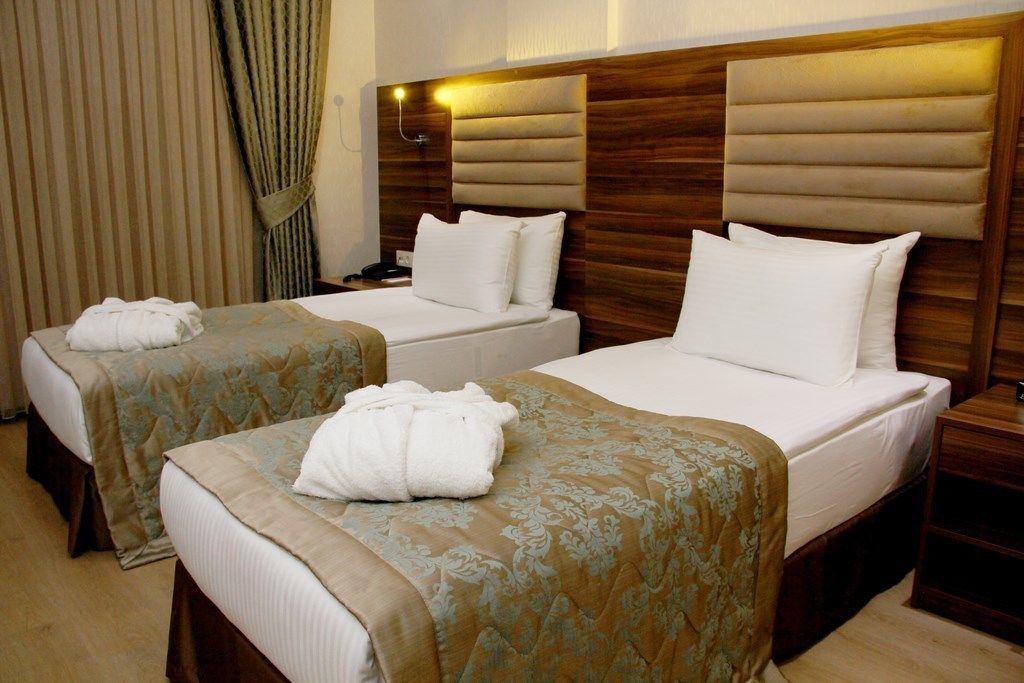 standard double room | 1 bedroom, minibar, in-room safe, desk