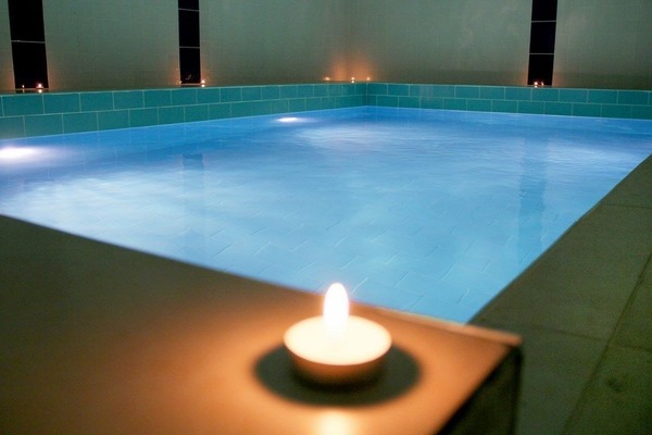 حمام سباحة مصغر/للتدريب