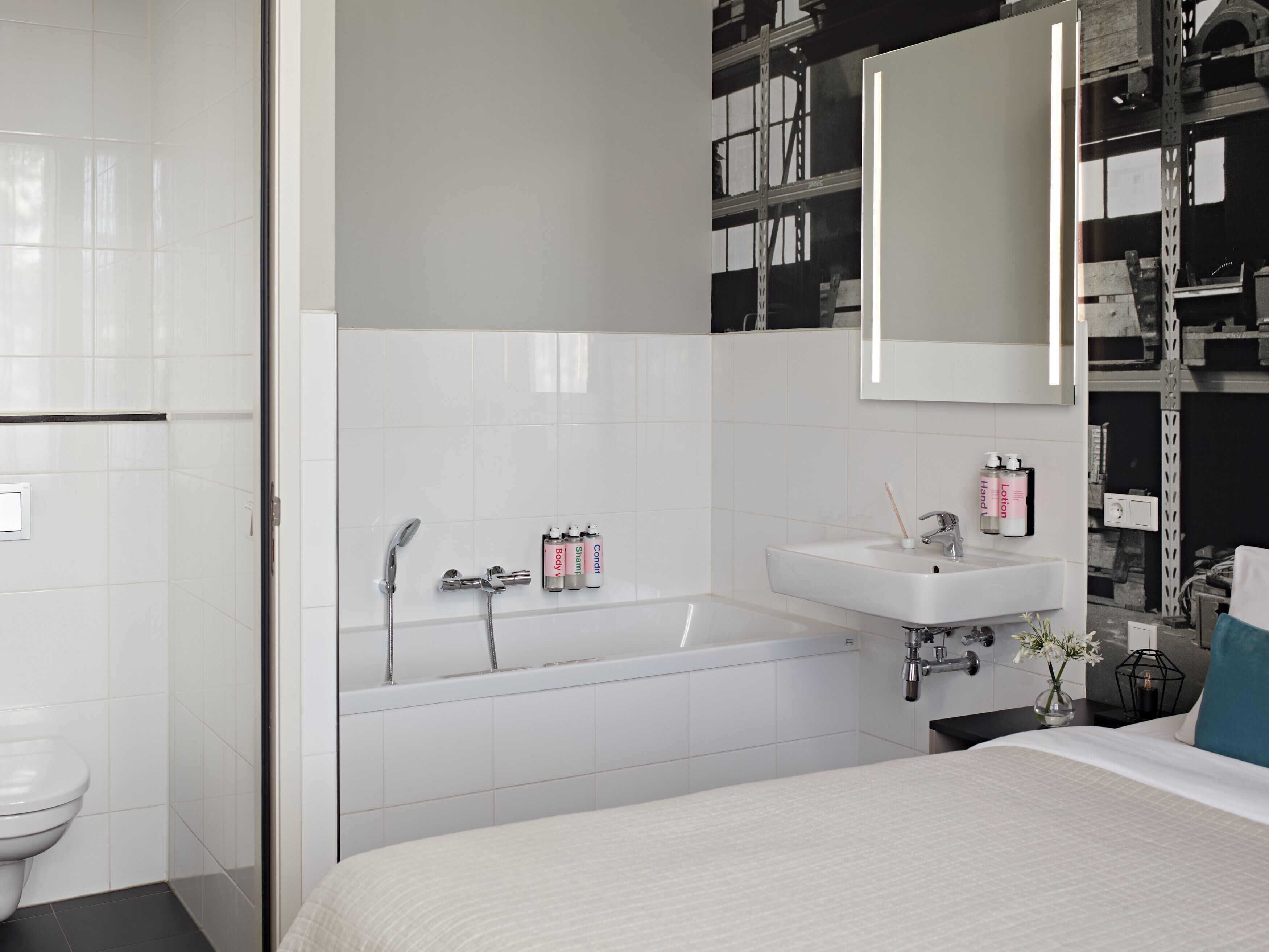 Family Duplex | In-room safe, laptop workspace, soundproofing, iron/ironing board