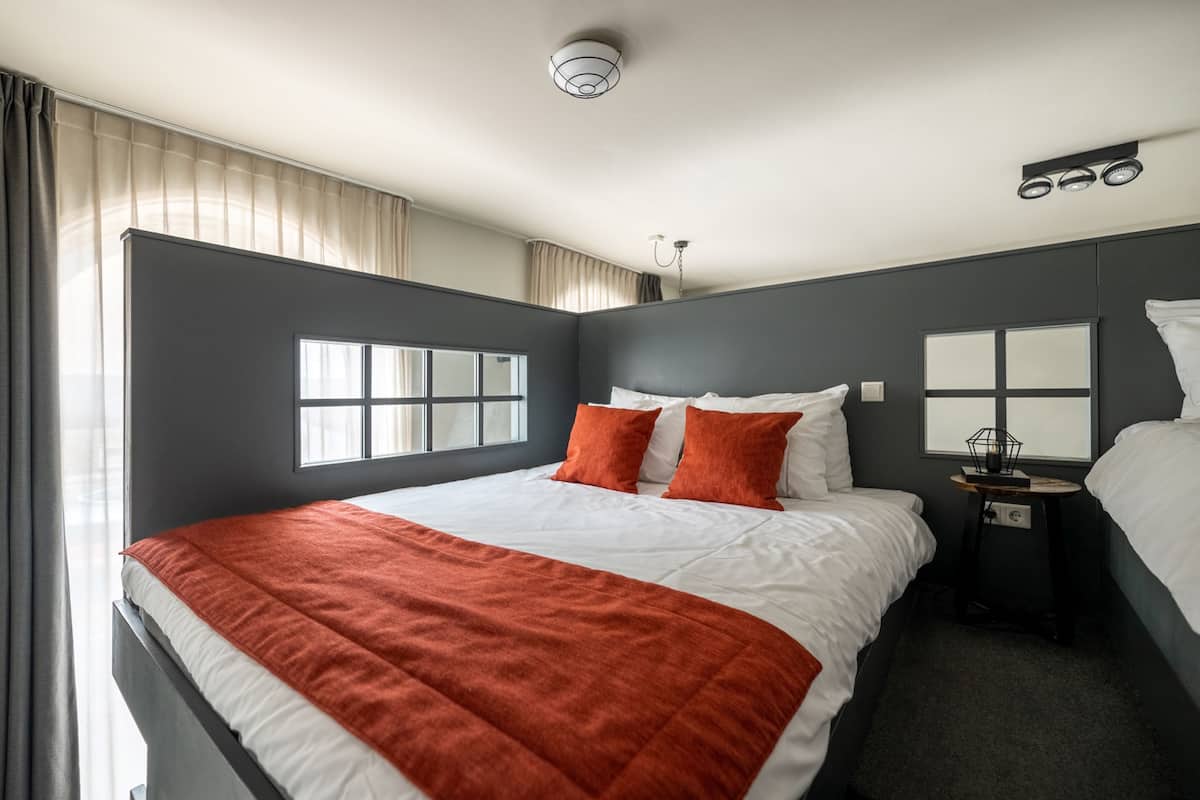 1 bedroom, in-room safe, laptop workspace, soundproofing