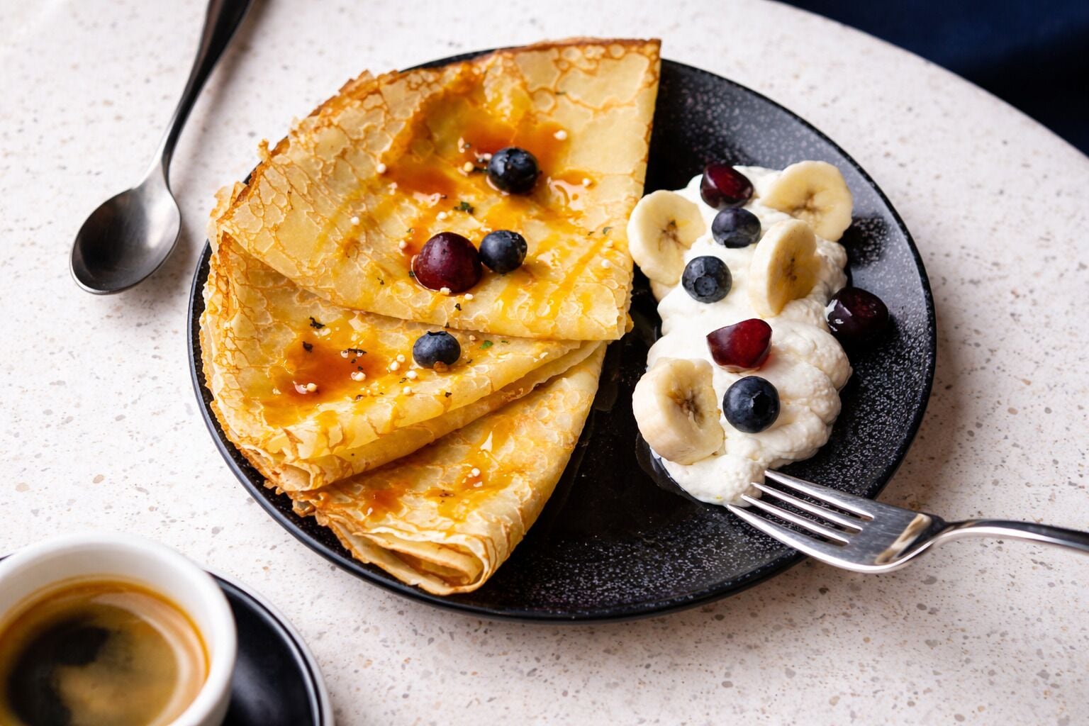 Daily cooked-to-order breakfast (EUR 14 per person)