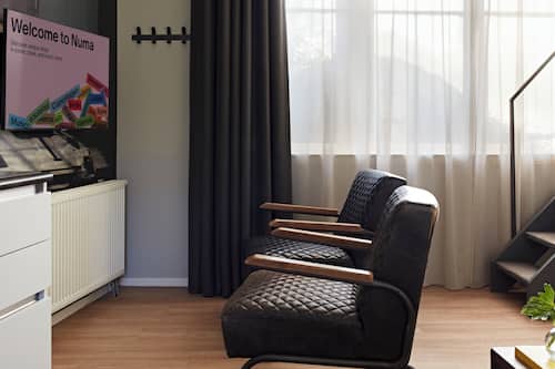 Medium Studio with Kitchen and Extra Bed - Duplex | 起居區 | 32-吋平面電視、有線頻道、電視