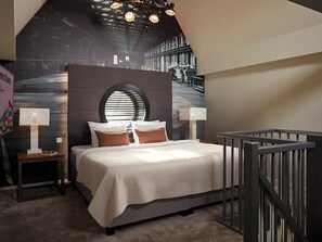 1 Bedroom Apartment - Duplex | Safe på rommet, skrivebord for bærbar PC og lydisolert