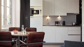 32-inch flat-screen TV with cable channels, TV