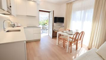 Apartment, 2 Bedrooms, Terrace | Private kitchen | Fridge, microwave, stovetop, coffee/tea maker