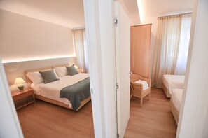 Premium bedding, Select Comfort beds, in-room safe, iron/ironing board - Villa Phoenix (Riva del Garda)