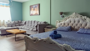 Deluxe Double Room, 1 Bedroom | Premium bedding, pillowtop beds, desk, soundproofing - Laguardia Hotel (Tel Aviv)