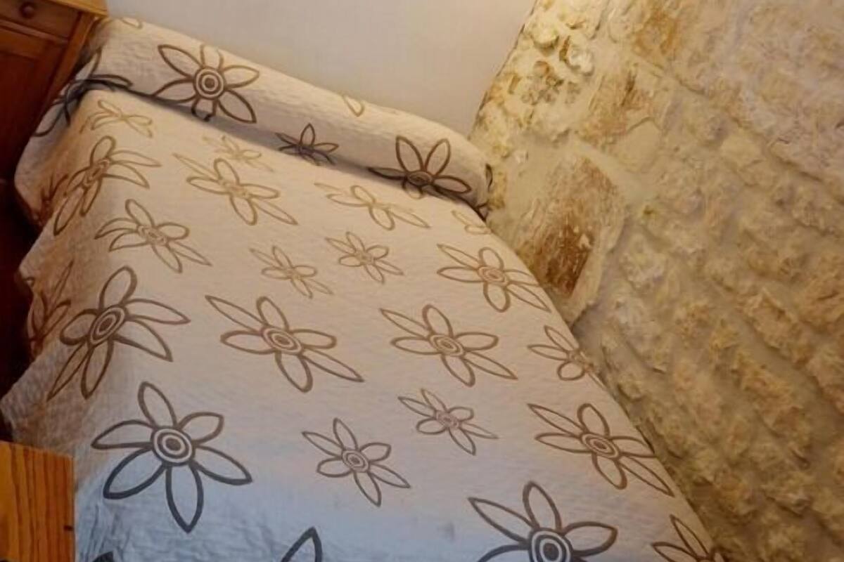 Single Room | Desk, WiFi (free)