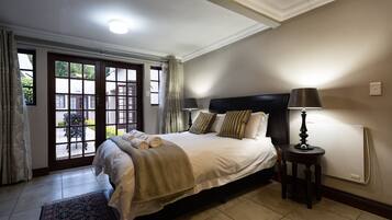 Standard Room, 1 Double Bed | In-room safe, iron/ironing board, free WiFi