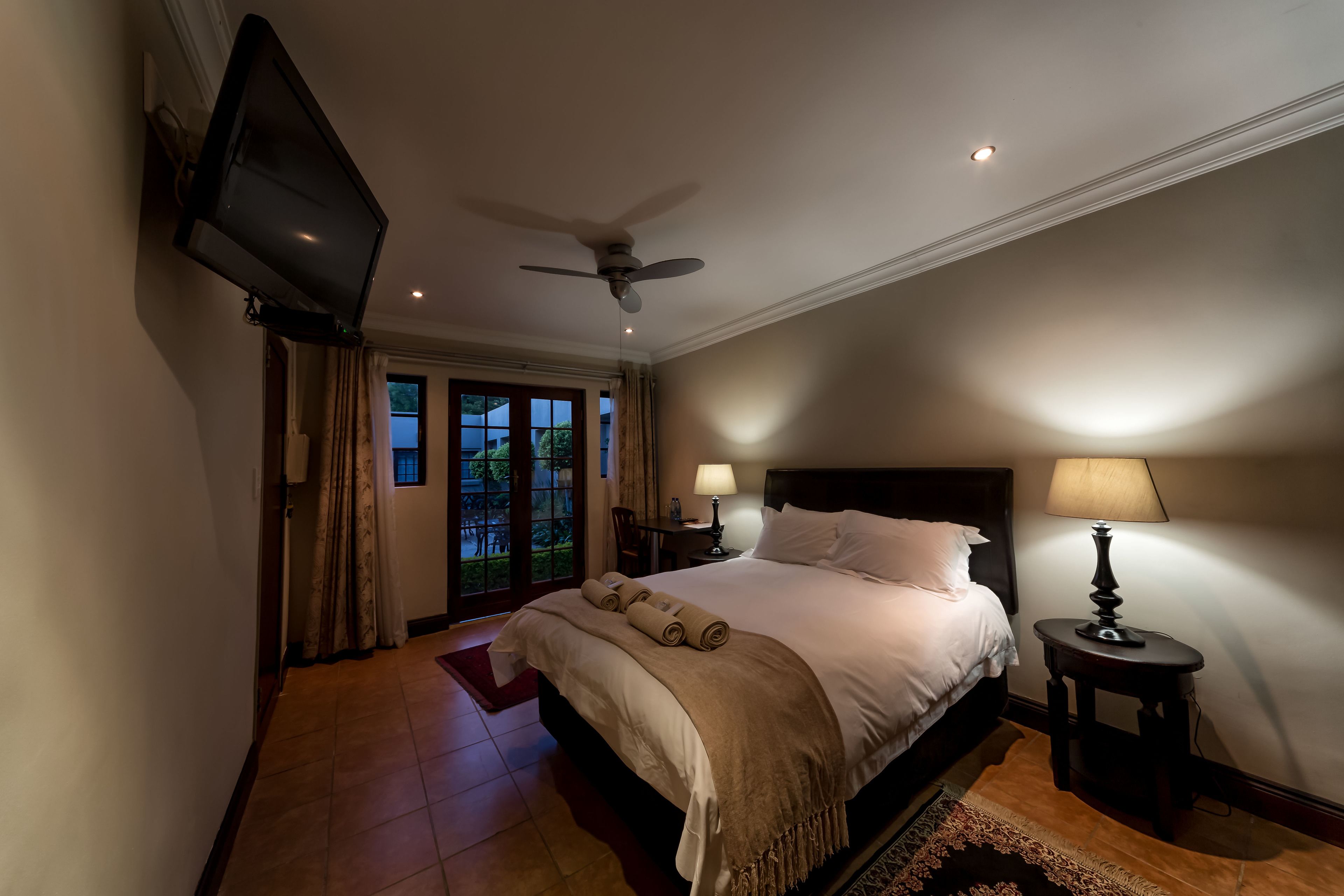 Standard Room, 1 Double Bed | In-room safe, iron/ironing board, free WiFi