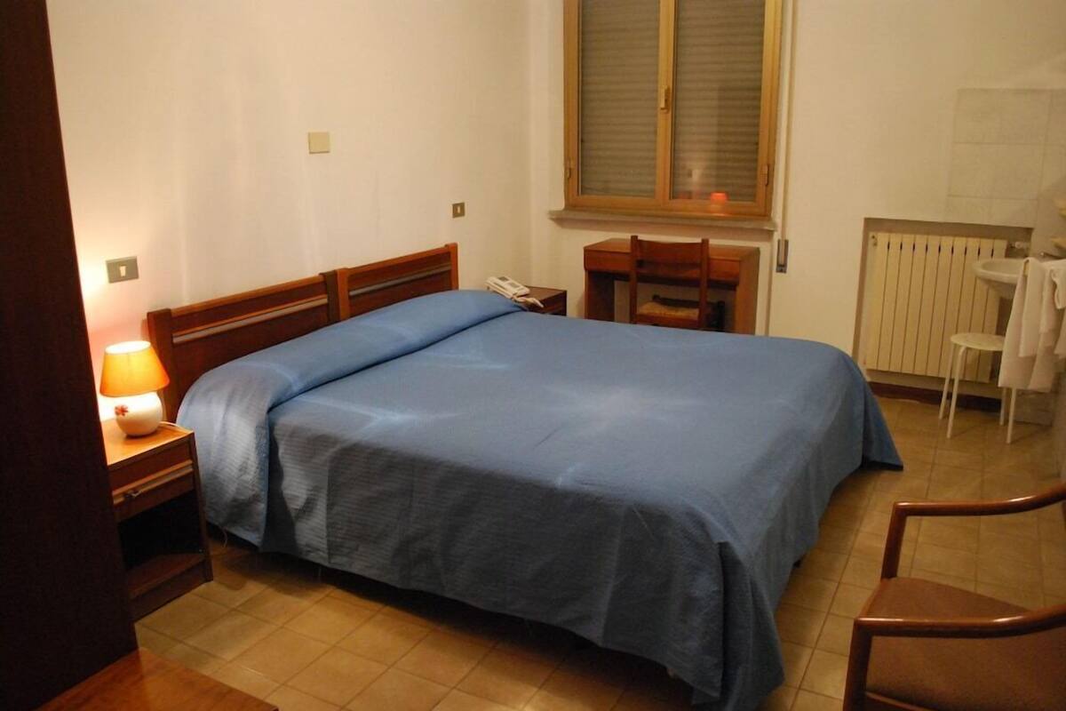 Coffres-forts dans les chambres, bureau, Wi-Fi gratuit, draps fournis