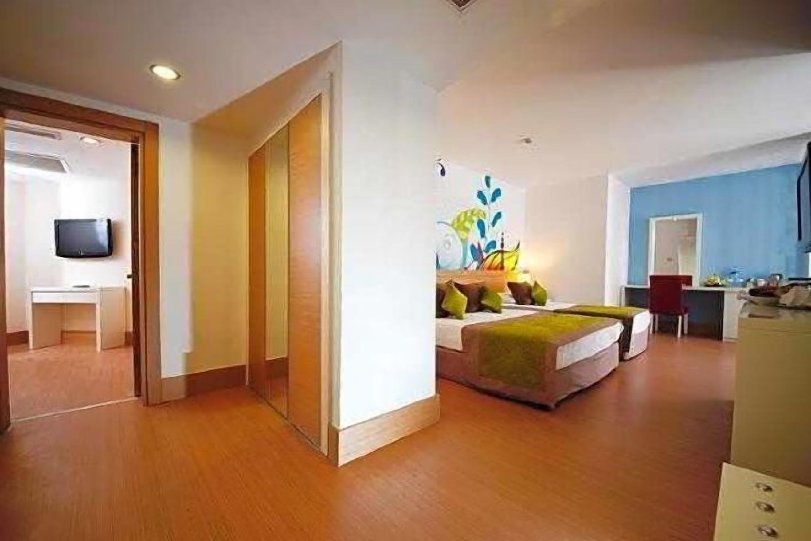 Free minibar, in-room safe, soundproofing, free cribs/infant beds