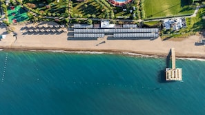 Private beach, black sand, sun loungers, beach umbrellas - Limak Arcadia Sport Resort - All Inclusive (Serik)