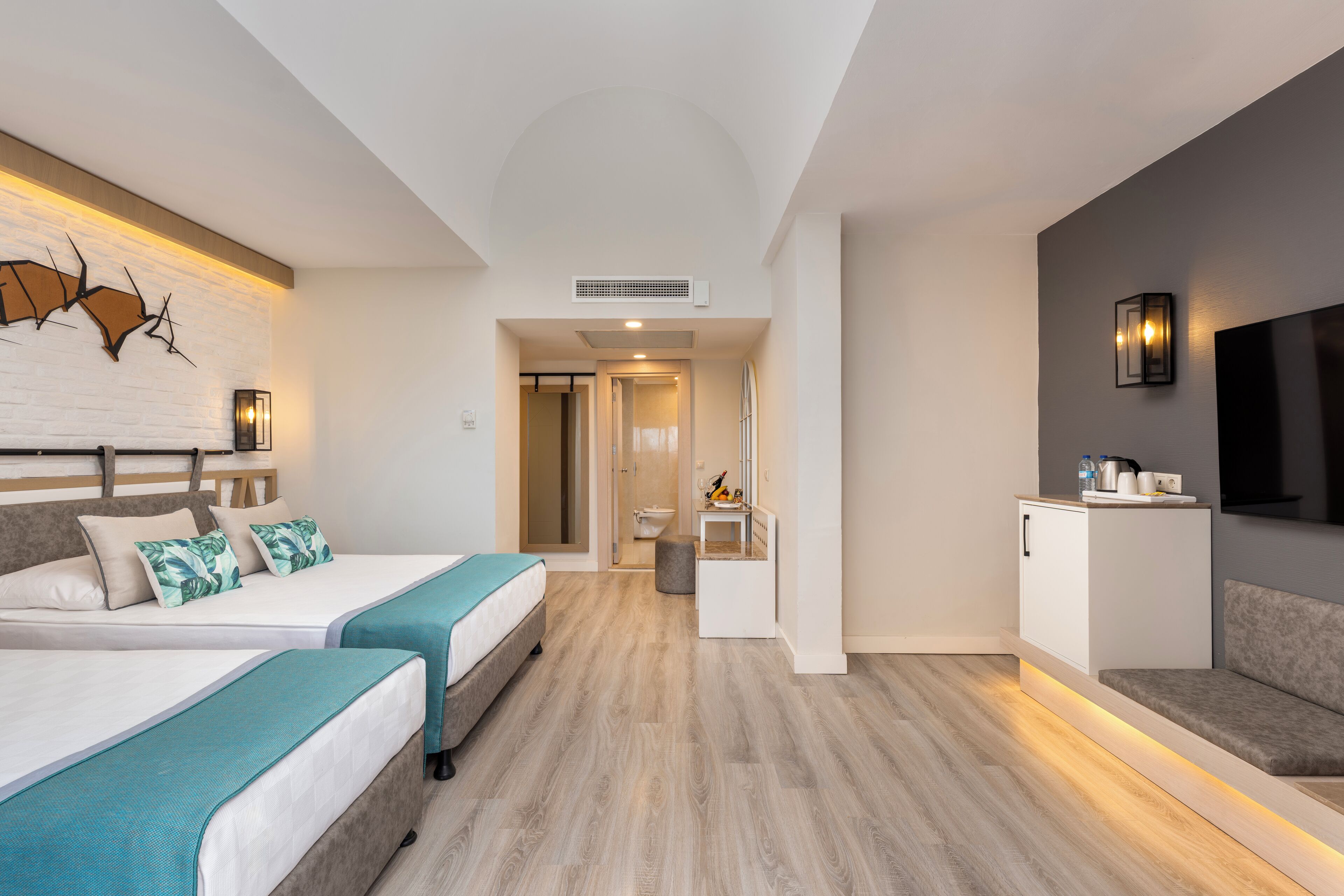 迷你吧贈品、房內夾萬、隔音、免費嬰兒床