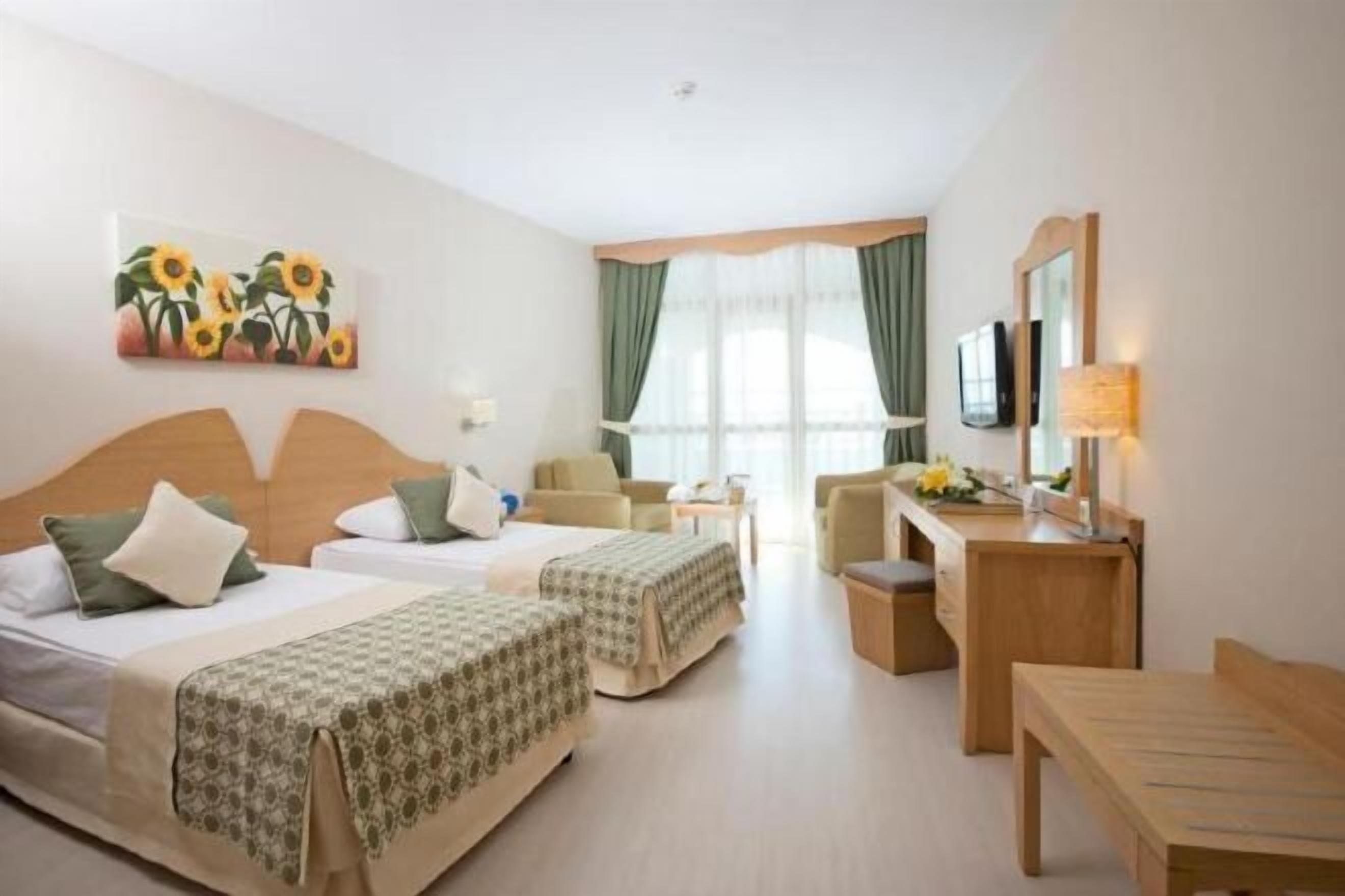 Free minibar, in-room safe, soundproofing, free cribs/infant beds