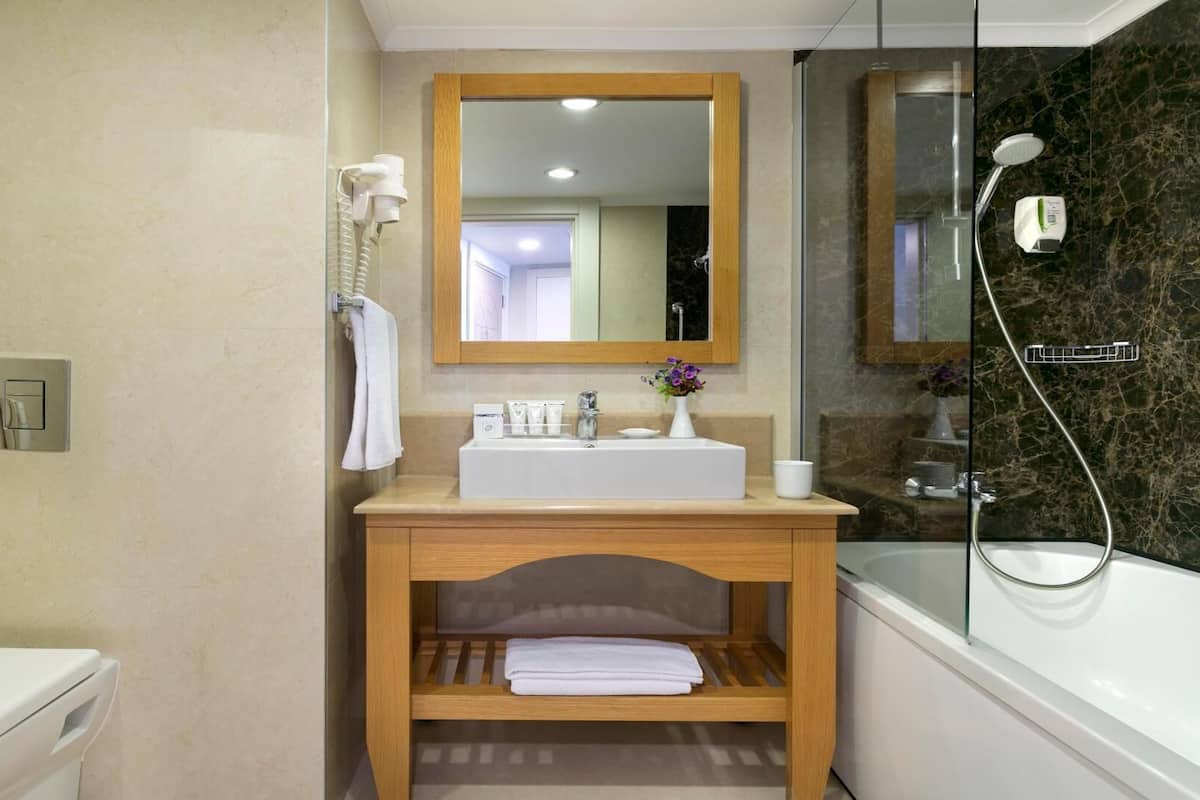 Free toiletries, hair dryer, bathrobes, slippers