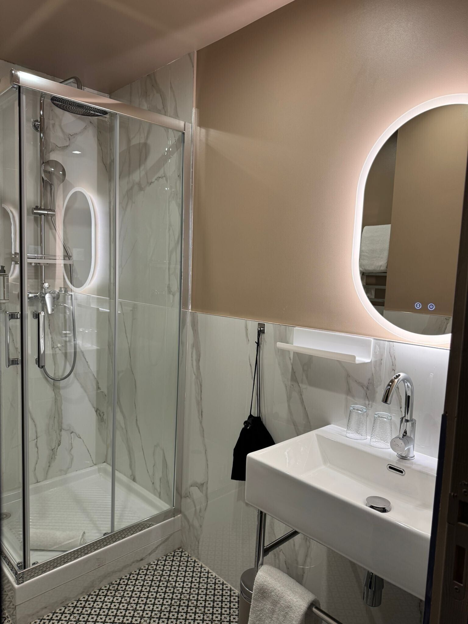 twin room | bathroom | free toiletries, hair dryer, towels