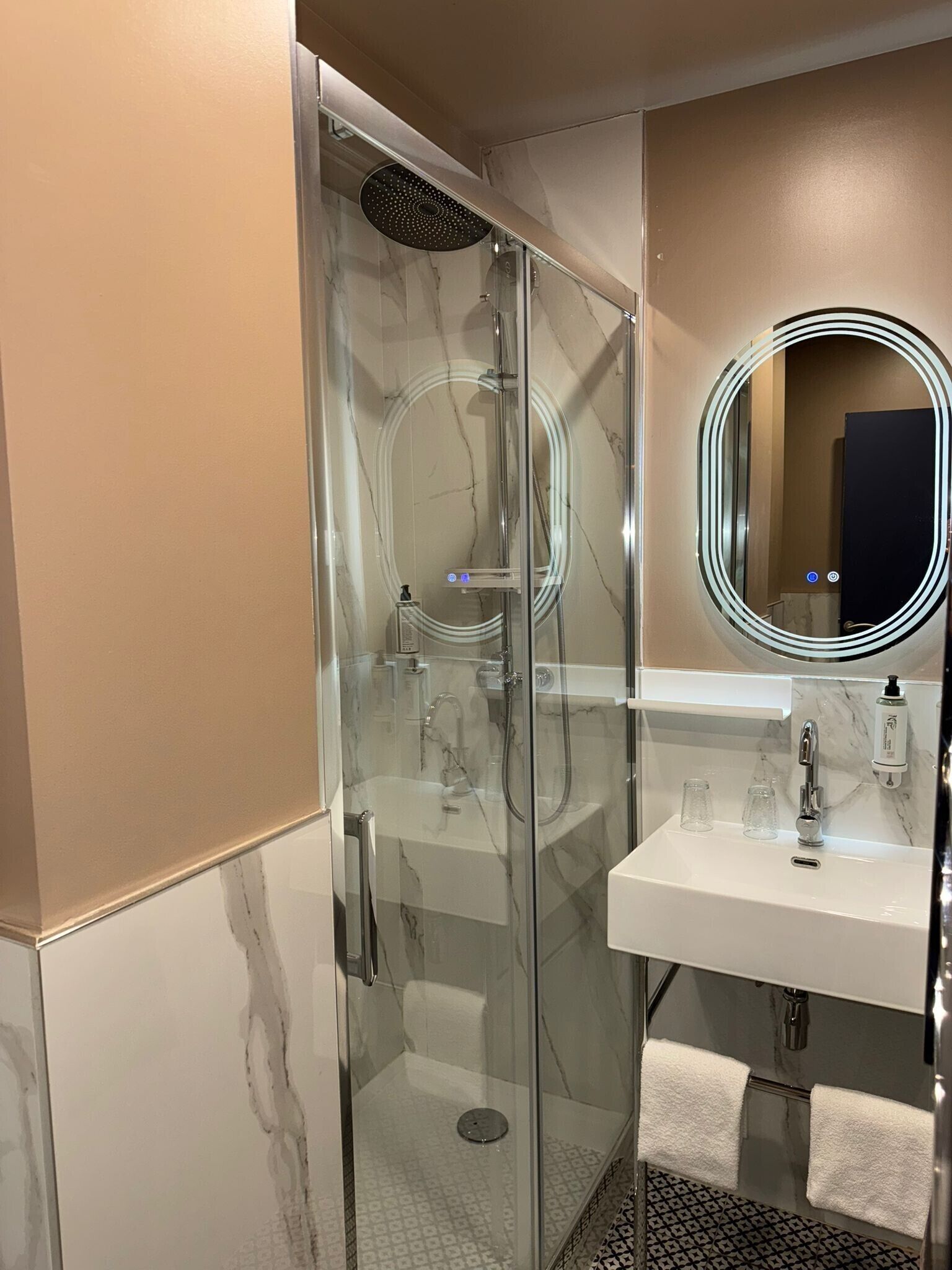 classic room | bathroom | free toiletries, hair dryer, towels