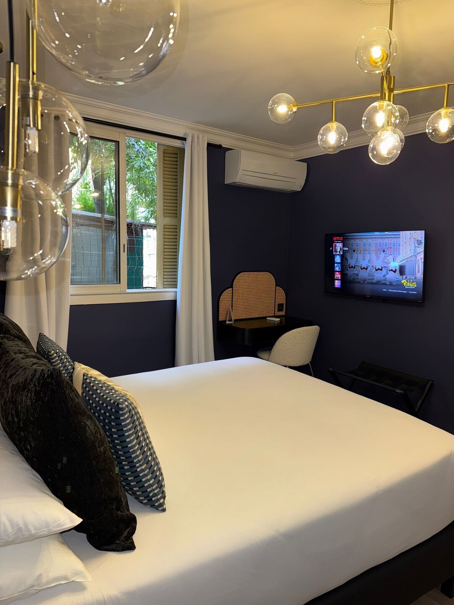 quadruple room | 1 bedroom, individually decorated, individually furnished, desk