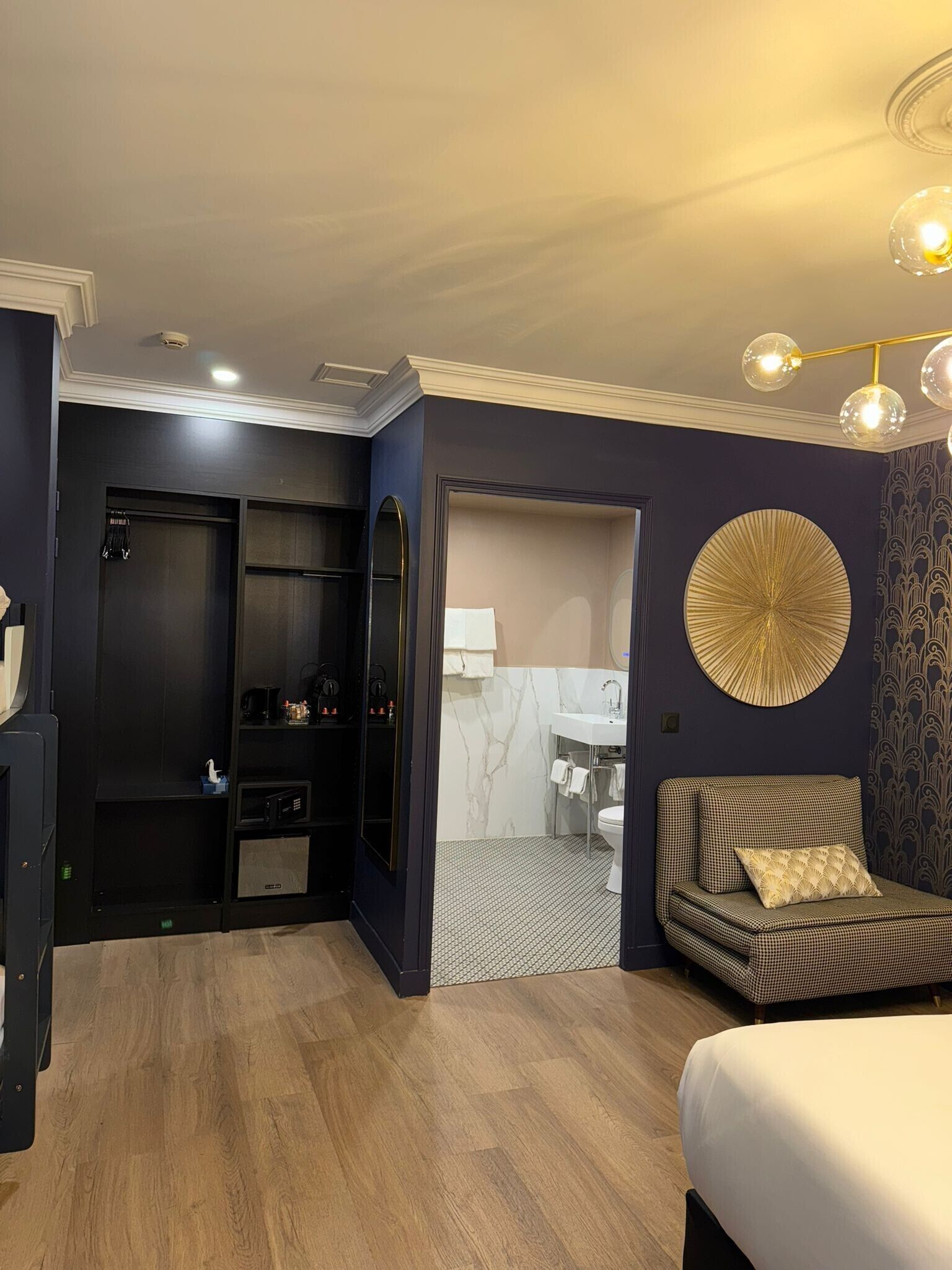 quadruple room | 1 bedroom, individually decorated, individually furnished, desk