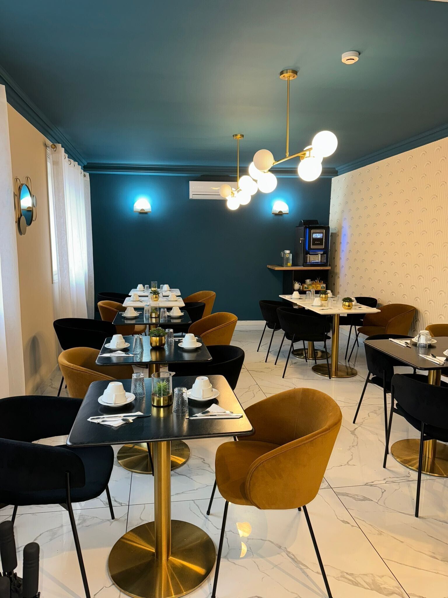 daily buffet breakfast for a fee