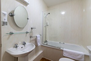Apartment, 2 Bedrooms, 2 Bathrooms | Bathroom | Separate bathtub and shower, free toiletries, hair dryer, towels