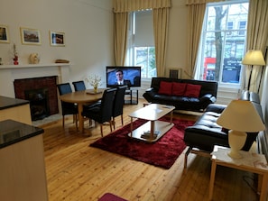 Apartment, 2 Bedrooms, 2 Bathrooms | Dining