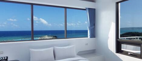 VIP Suite,balcony,Hot tub,Ocean View | Room amenity