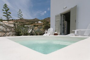 Deluxe Villa, Sea View (Outdoor Jetted Tub) | Whirlwanne