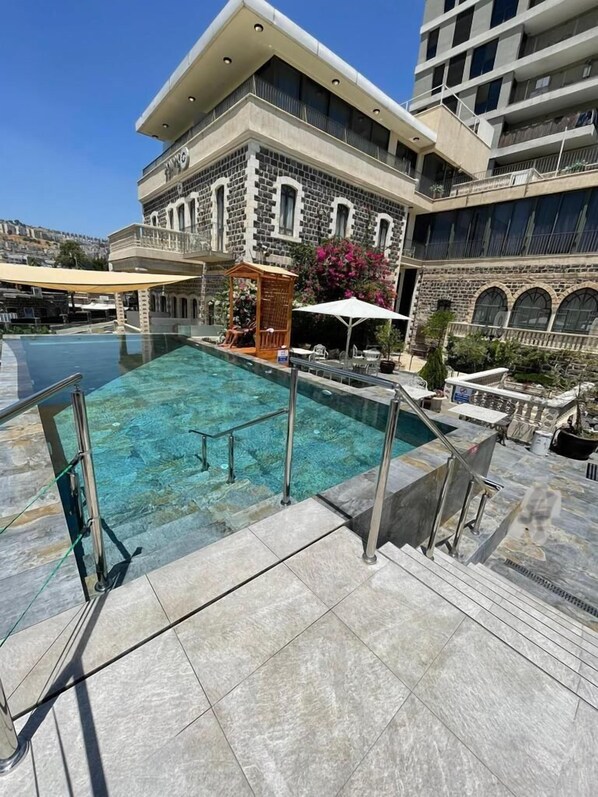 Seasonal outdoor pool