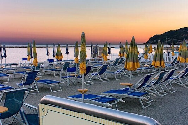 Private beach, sun-loungers, beach umbrellas, beach towels