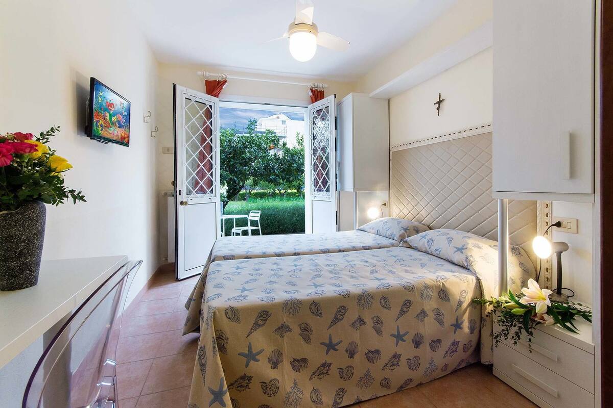 Coffres-forts dans les chambres, bureau, Wi-Fi gratuit, draps fournis