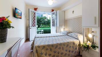Coffres-forts dans les chambres, bureau, Wi-Fi gratuit, draps fournis