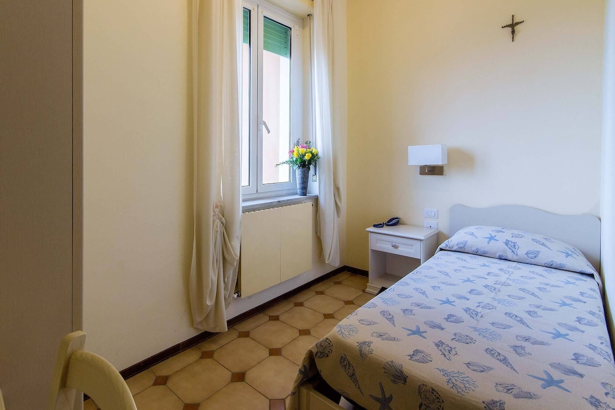 Coffres-forts dans les chambres, bureau, Wi-Fi gratuit, draps fournis