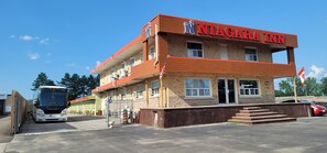 Front of property - Niagara Inn (Niagara Falls)