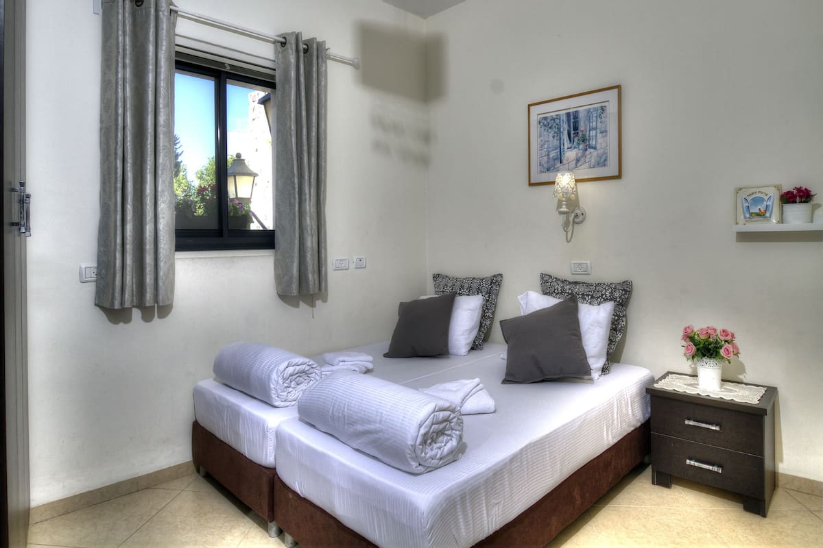 Apartment, 2 Bedrooms | 2 bedrooms, premium bedding, iron/ironing board, free WiFi