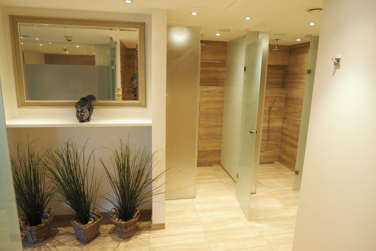 body treatments, facials, 1 treatment room, massages