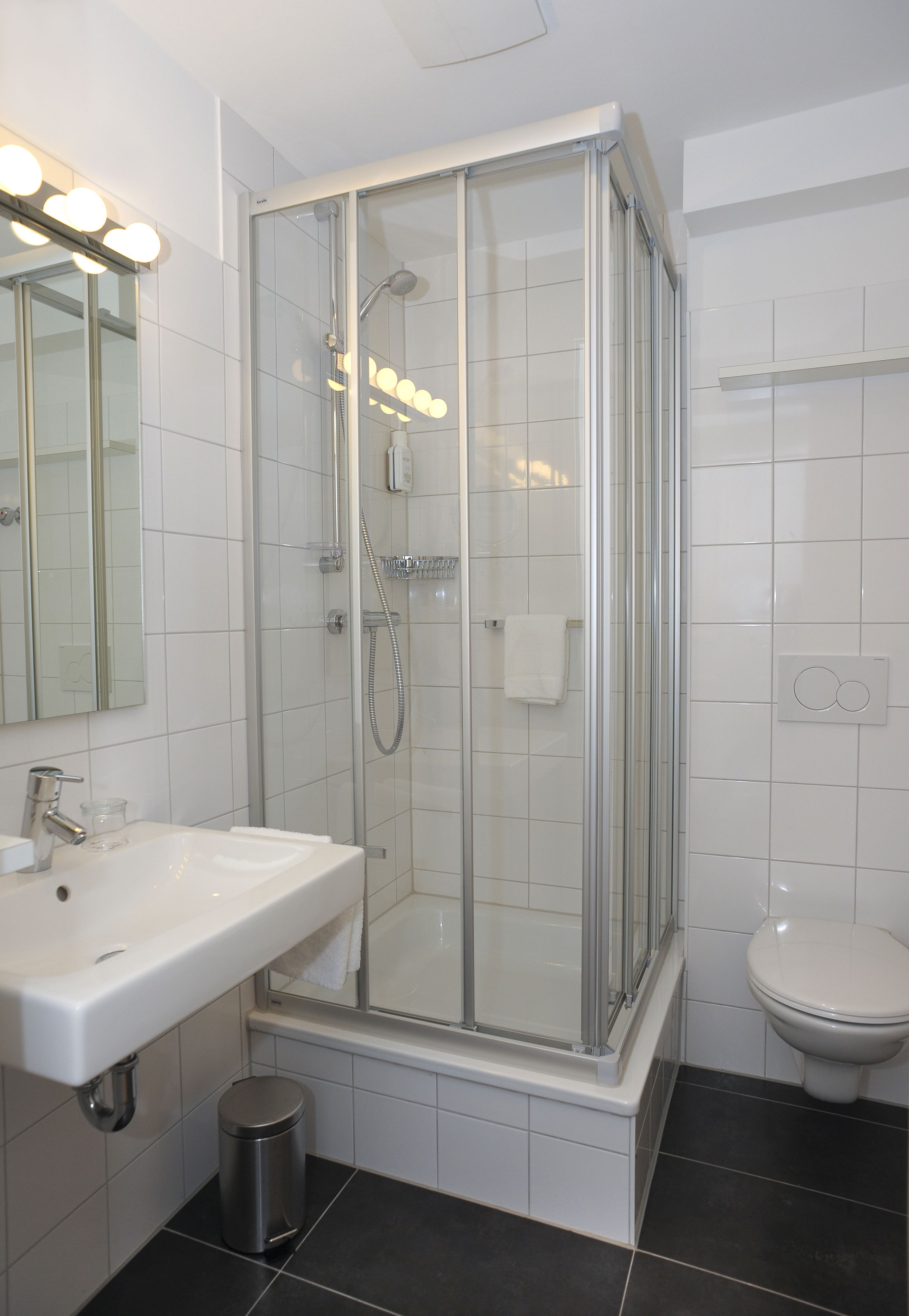 standard room | bathroom amenities | shower, free toiletries, hair dryer, bathrobes