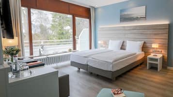 Comfort-Zimmer, Balkon | Zimmersafe, schallisolierte Zimmer, kostenloses WLAN, Bettwäsche