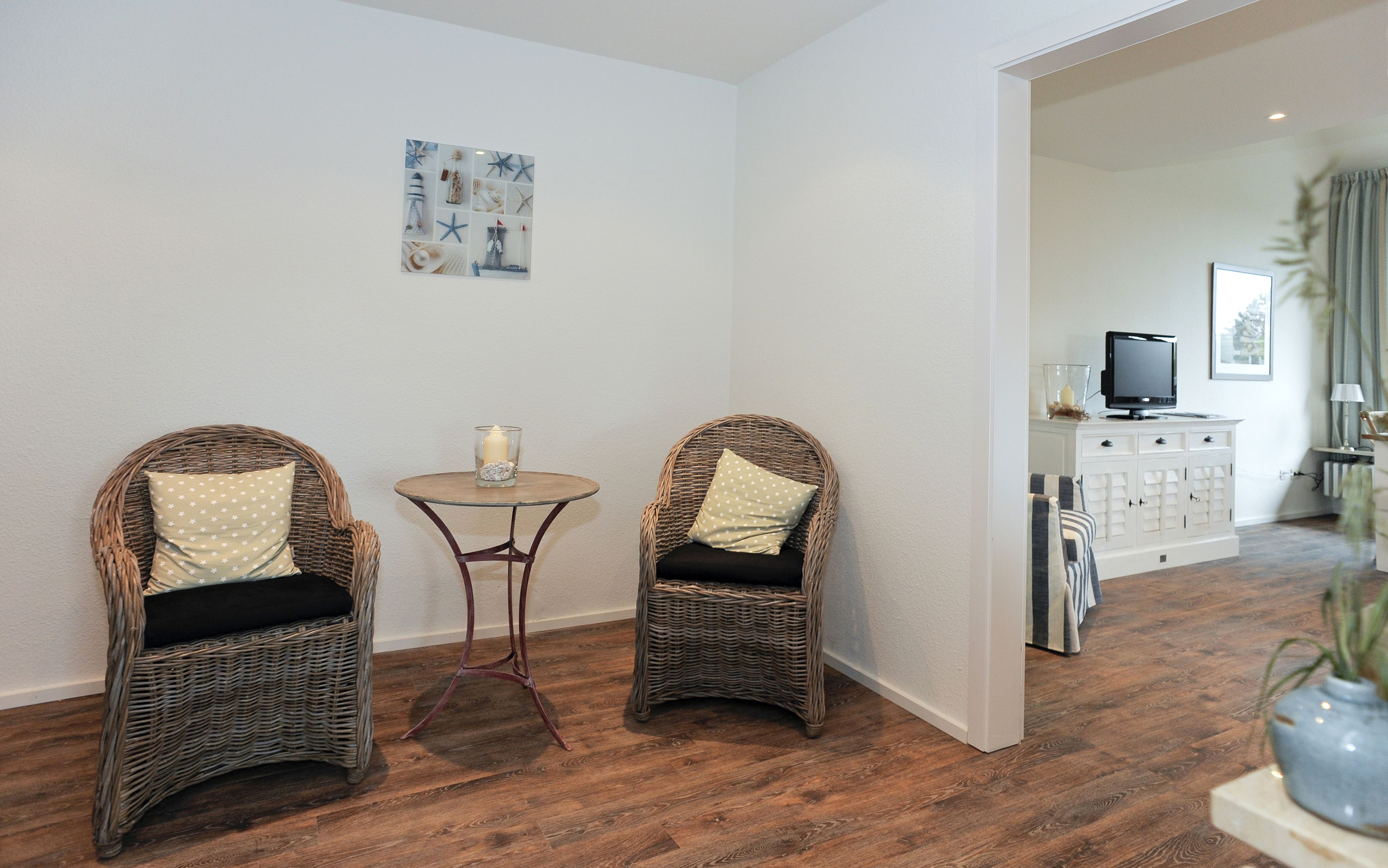 duplex, 2 bedrooms, 2 bathrooms | living area | flat-screen tv