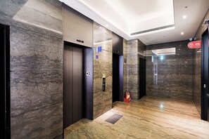 Lift - CHECK inn Taipei Nanjing (Taipei)