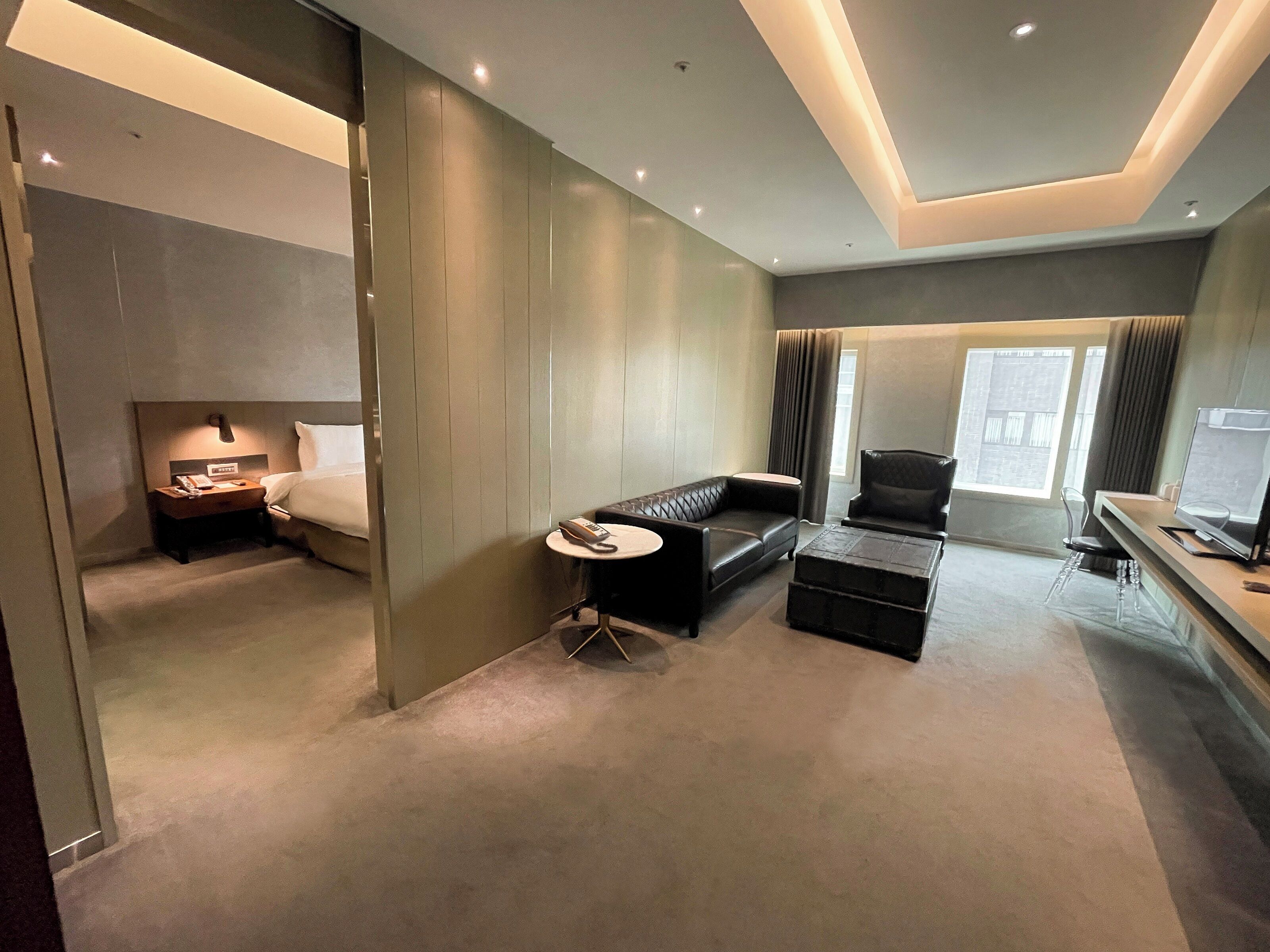 standard suite | television