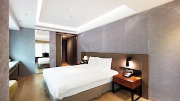 Deluxe Double Room | Desk, laptop workspace, soundproofing, free WiFi