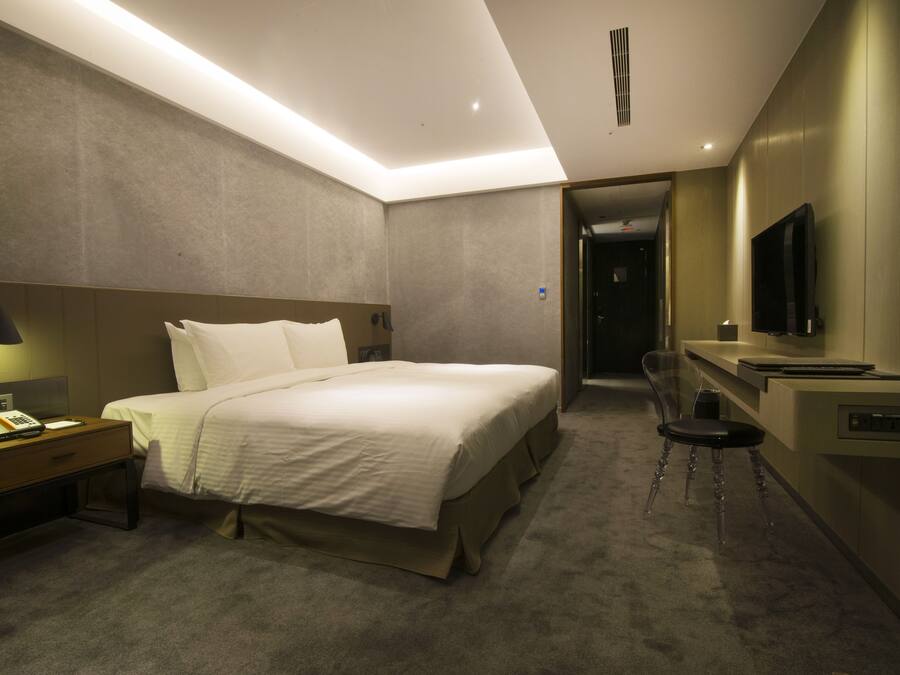 Kamar Double Eksekutif | Meja kerja, ruang kerja ramah laptop, kedap suara, dan Wi-Fi gratis