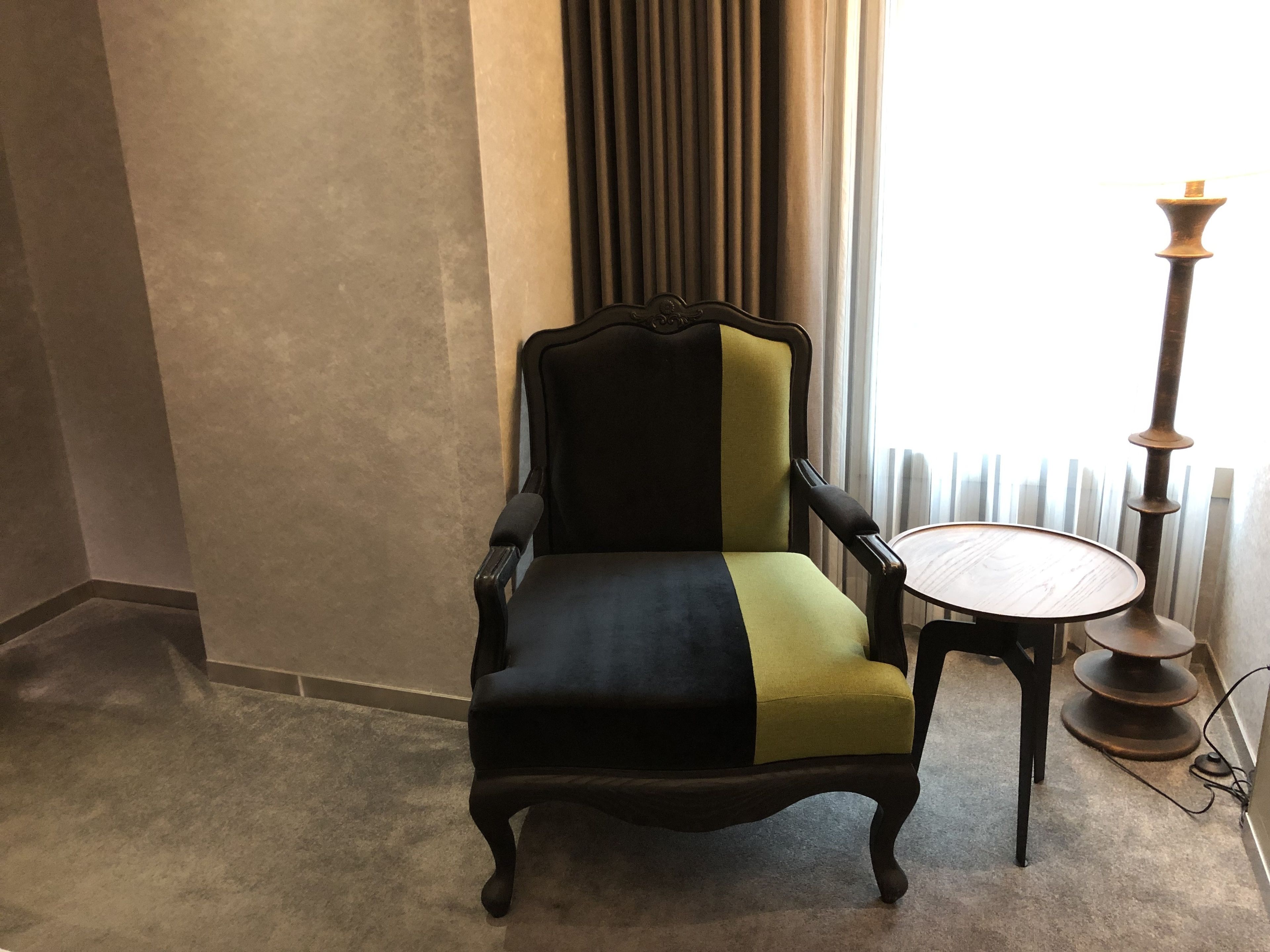 desk, laptop workspace, soundproofing, free wifi