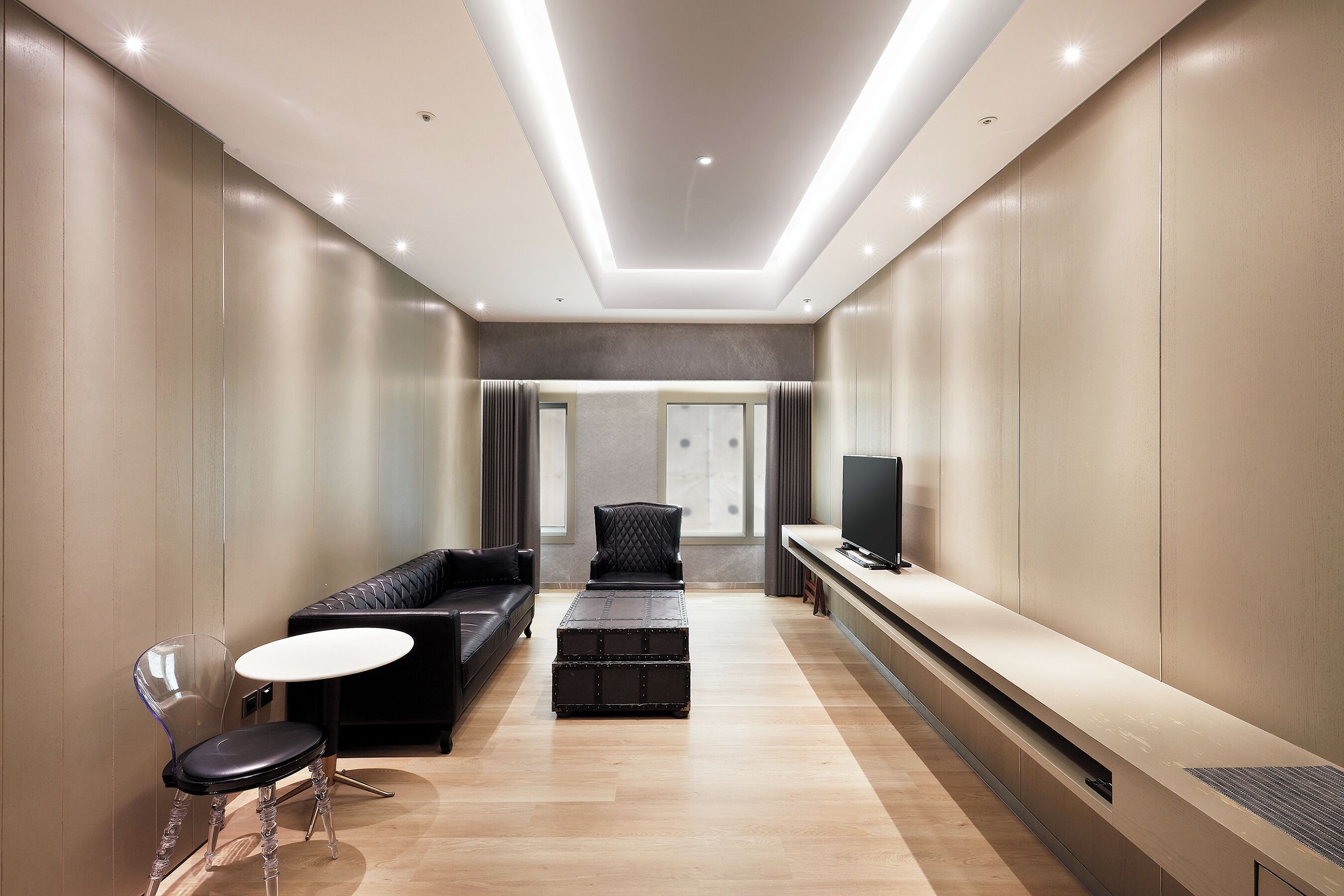 Standard Suite | Desk, laptop workspace, soundproofing, free WiFi