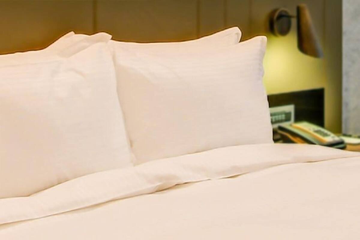 1 quarto, escrivaninha, espaço de trabalho para notebook