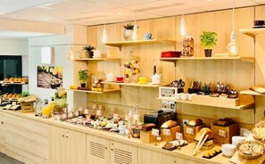 Desayuno buffet diario (EUR 17 por persona)