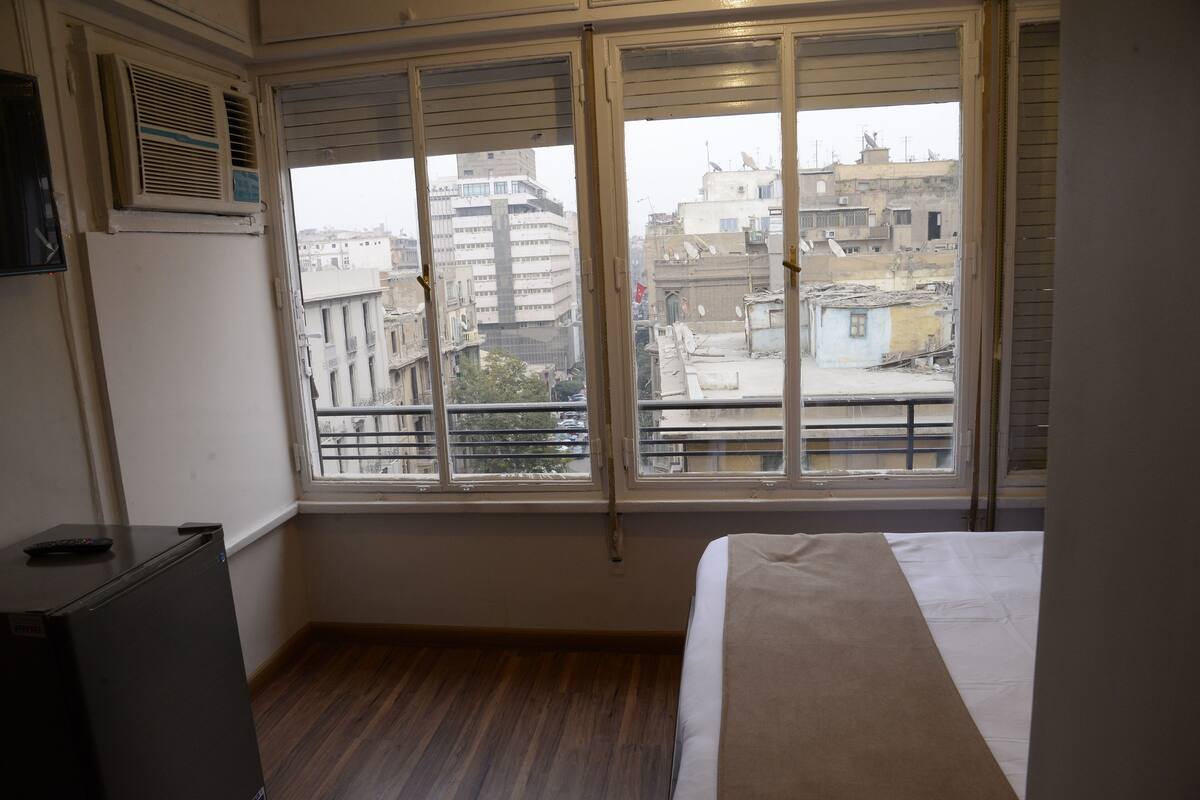 Basic Single Room, Non Smoking | 1 bedroom, premium bedding, minibar, in-room safe