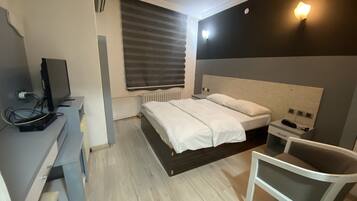 Yhden hengen classic-huone | Minibaari, työpöytä, kannettavalle tietokoneelle sopiva työtila